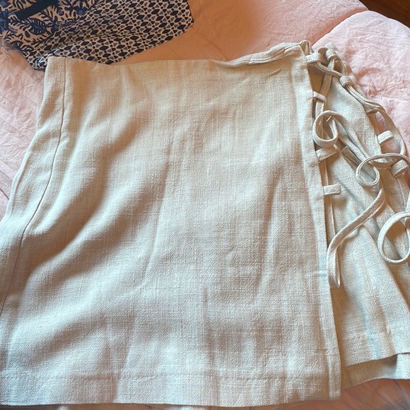 Stradivarius linen skort. - Picture 1 of 3